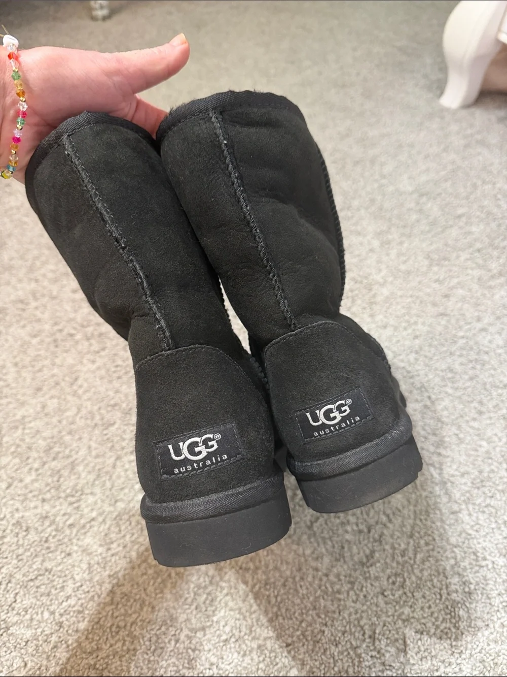 UGG Australia Classic Short 5825 Black Sheepskin Boots Women’s Size 7